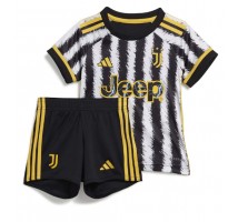 Juventus Koszulka Podstawowa dzieci 2023-24 Krótki Rękaw (+ krótkie spodenki)
